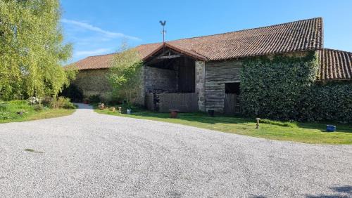 Gourge House | Chambres et gîte dans un lieu calme et champêtre Gourgé Les Grippeaux proche Parthenay