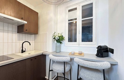 Chaillot Apartment | Champs-Élysées - Apartment with elevator for 5