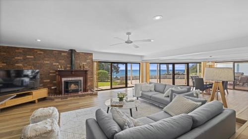 Coffs Harbour House | Charlesworth 15 - Beach Reserve, Amazing Views, Walk to Resorts, Sleeps 15