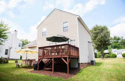 Charlotte House | Charlotte Family Retreat with Deck, Near UNCC!
