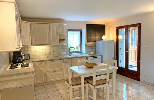 Saint-Bonnet-de-Rochefort Cottage | Charming cottage with spa and garden, near the Sioule