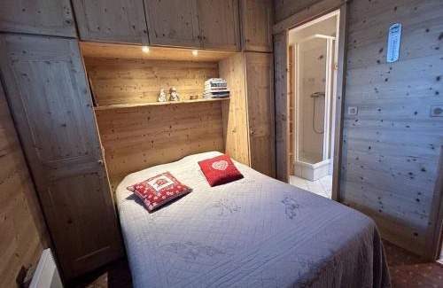Meribel-Mottaret Apartment | Charmant Appartement Méribel - 2 Pièces, Cabine, Balcon Sud, Casier à Skis - FR-1-355-266