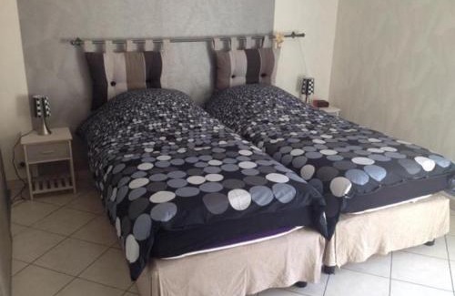 Etain House | Charmant Gîte à Étain, Tout Inclus, Proche Verdun avec Terrasse et Parking - FR-1-585-3