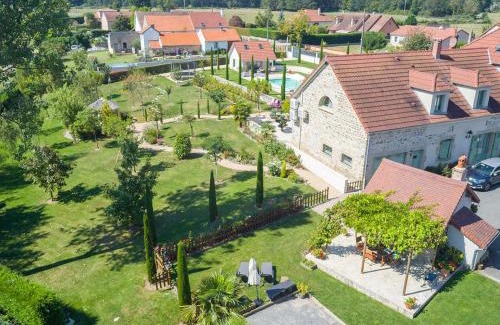 Hauterive House | Charmant gîte avec piscine et jardin à Hauterives - FR-1-489-203