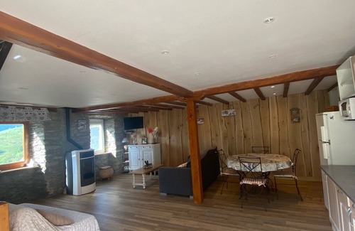 Poubeau Apartment | Charmant Gîte de Montagne Avec Terrasse et vue sur les Montagnes