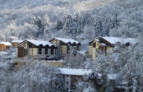 Brides-les-Bains Apartment | Charmant studio pour 4 pers. avec balcon, parking et wifi, à deux pas des Thermes et du centre village - FR-1-512-212
