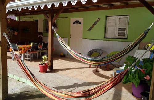 Sainte-Anne Apartment | Charmant T2 climatisé avec terrasse, à 5 mn des belles plages de Ste Anne