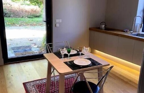 Mezieres-sur-Seine House | Charmante Petite Maison Dans la Campagne