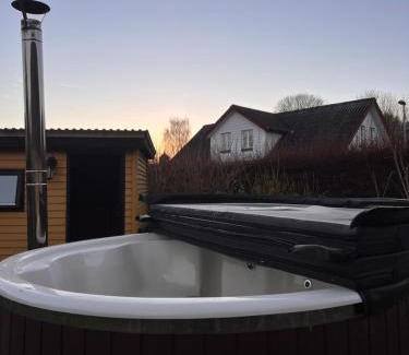 Give Villa | Charmerende stråtag strå hus (med Vildmarksbad)