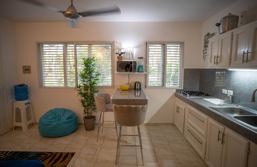 La Iglesia Apartment | Charming 1 bdr apt Popy beach. Close to all amenities. Safe residencial w/pool.