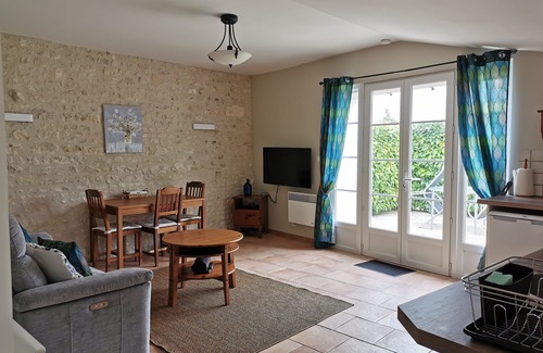 Segonzac House | Charming 1-bed cottage in the heart of Cognac vineyards with pool & games room