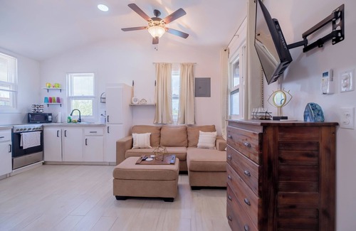Caye Caulker Apartment | Charming 1-bed studio apartment in awesome Caye Caulker with AC