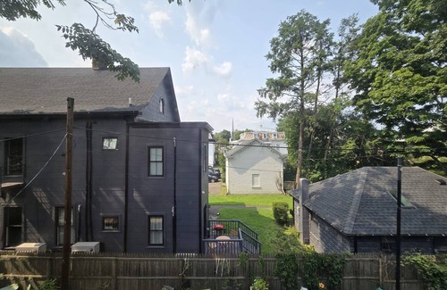 Kingston Apartment | Charming 1-bedroom apartment in lovely Kingston with AC, WiFi