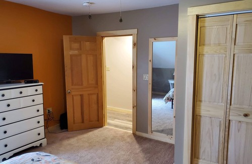 Ryegate Apartment | Charming 1-bedroom, apartment with queen size bed, WiFi, AC in serene Ryegate
