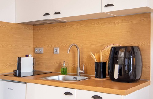 Trikeri Apartment | Charming 1-bedroom apartment in wonderful Ag.Kiriaki Trikeri Volos with WiFi, AC