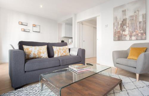 Trafalgar Apartment | Charming 1-Bedroom Apartment in Central Madrid Stylish Retreat for 2, Alonso Martinez I