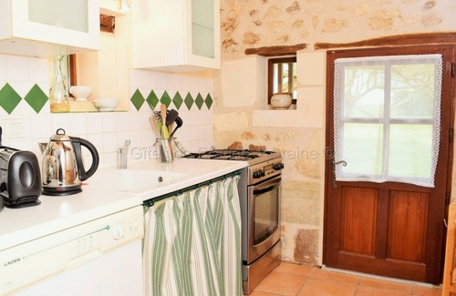 Betz-le-Chateau Cottage | Charming 18th Century Gîte with Garden, Near Castles & Vineyards, Pet Friendly