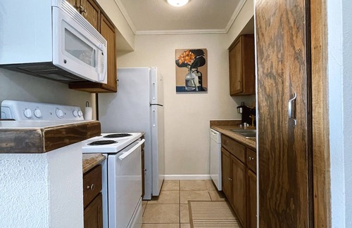 Monahans Apartment | Charming 2-Bed Apartment