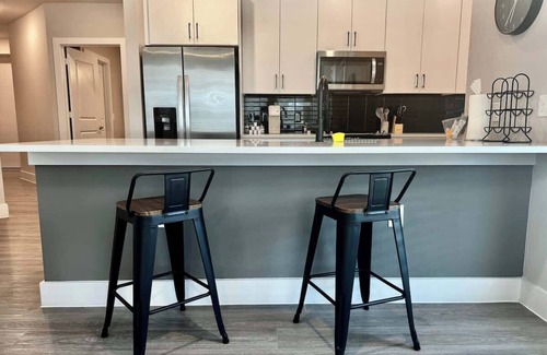 McNeil Apartment | Charming 2-Bed Apt w-Huge Pool & Gym
