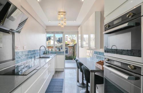 Haringey Apartment | Charming 2-Bed Flat with Private Garden