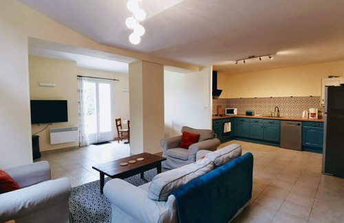 Segonzac House | Charming 2-bed holiday cottage near Cognac with large pool, games room et garden