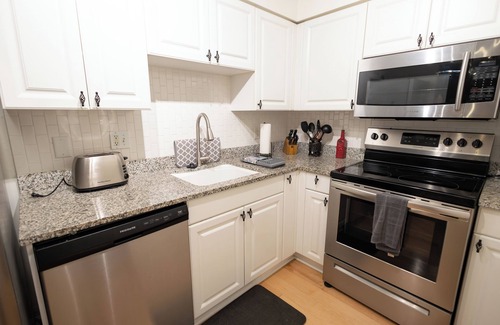 Coquina Sands Condo | Charming 2-bedroom 1st floor condo in desirable Olde Naples. Walk to Beach.