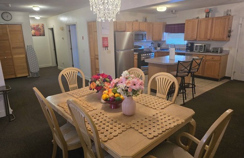 Providence House | Charming 2-bedroom Apartment with AC, WiFi in delightful Pawtucket