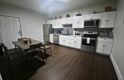 St. Louis Apartment | Charming 2-bedroom apartment in St. Louis with AC, WiFi, & in-unit laundry!