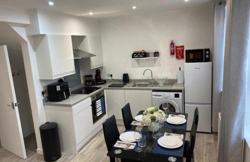 Watford Apartment | Charming 2- Bedroom Apartment
