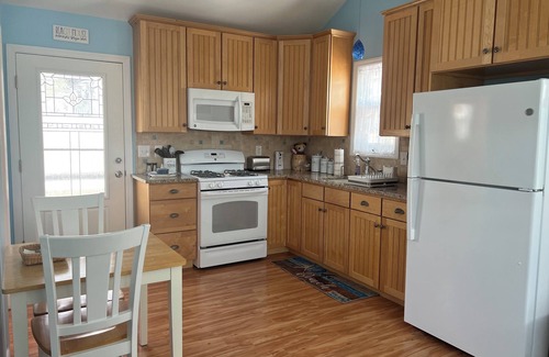 Ocean Beach III Cottage | Charming 2-bedroom cottage with WiFi, AC in Lavallette