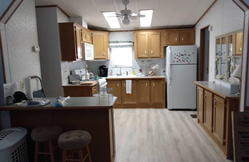 South Casco Cabin | Charming 2-bedroom cabin in tranquil Casco with AC, WiFi