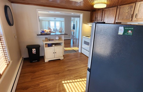 Elkton Cottage | Charming 2-bedroom cottage with BOAT SLIP, WiFi, and AC