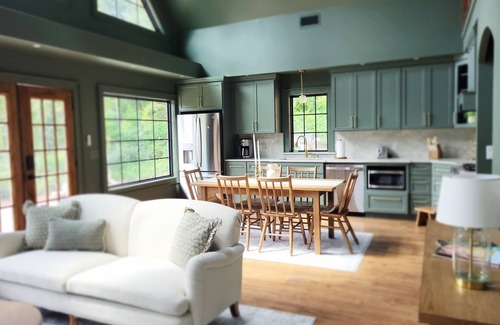 Faber Cabin | Charming 2-bedroom cottage in serene Faber