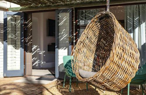 Camps Bay Apartment | Charming 2 Bedroom, Garden Cottage, Camps Bay, Cape Town, South Africa