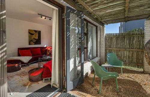 Camps Bay Apartment | Charming 2 Bedroom, Garden Cottage, Camps Bay, Cape Town, South Africa