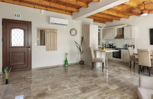 Pefki Villa | Charming 2-bedroom villa with AC, WiFi in superb Makry Gialos