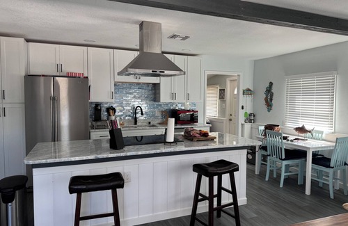 Englewood House | Charming 2-bedroom house in cool Englewood with AC