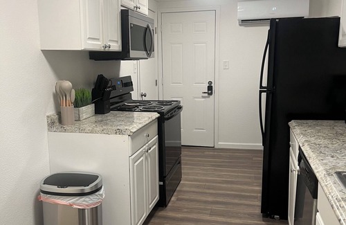 Texarkana House | Charming 2-bedroom house with AC, WiFi minutes away from the TX/AR Stateline