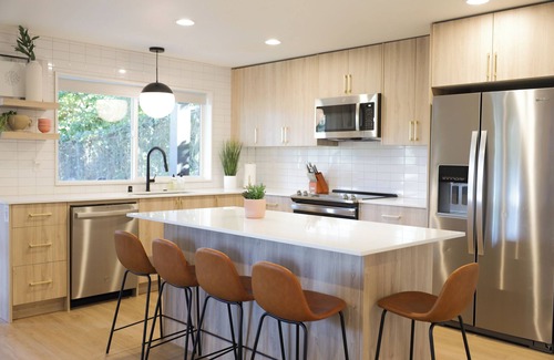 Downtown Vancouver House | Charming 2-bedroom House with Fire Place In lovely Vancouver Downtown