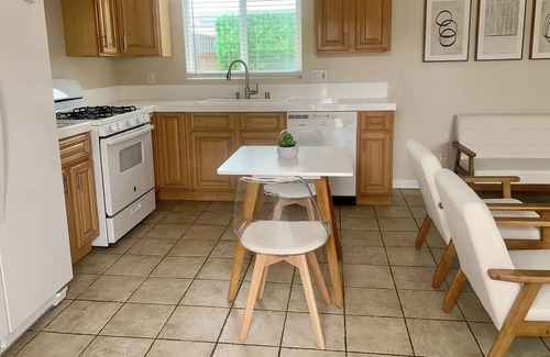 Ventura House | Charming 2-bedroom house in brilliant Ventura with WiFi