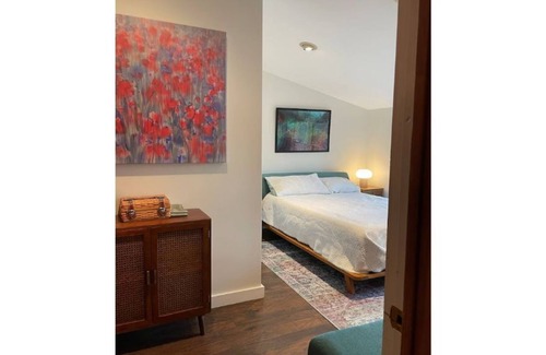 Jefferson Cabin | Charming 2 bedroom log cabin on a serene lake