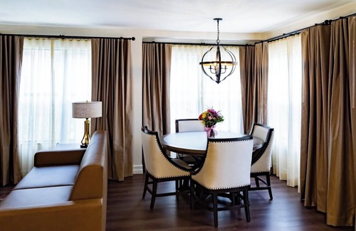 Las Vegas Resort | Charming 2-bedroom resort in superb Las Vegas with AC, fitness room, WiFi