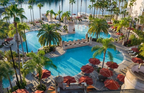 Williamsburg Resort | Charming 2-bedroom resort in enchanting Orlando with fitness room, AC