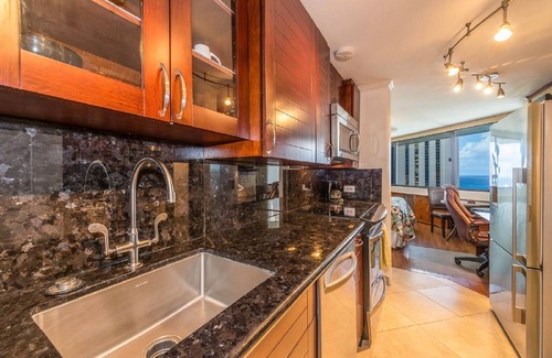 Waikiki Condo | Charming 2-bedroom separate entry condos in fabulous Honolulu with Free Parking
