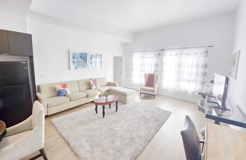 Little Tokyo House | Charming 2-BR Penthouse in marvelous Los Angeles with WiFi, AC, fitness room
