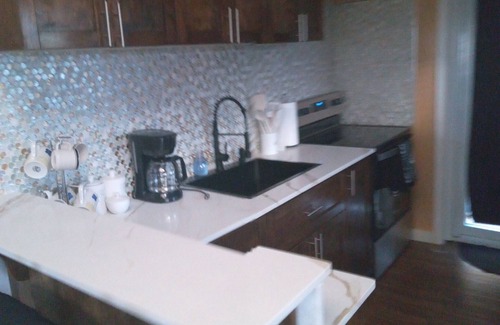 Tar Bay Cottage | Charming 2bedroom cottage with AC, WiFi,Two-minute walk to beach.Island getaway!