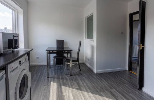 Carlisle House | Charming 2BR Maisonette in Carlisle Center with Spacious Parking