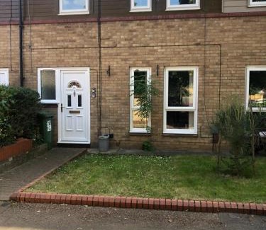 Peterborough House | Charming 3 bed near A1 and central Peterborough