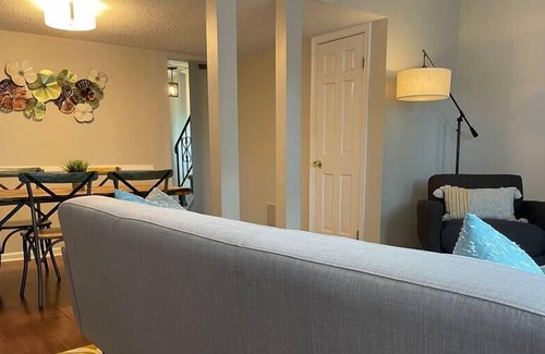 Norfolk - Virginia Beach House | Charming - 3 bedroom, two floor condo with parking