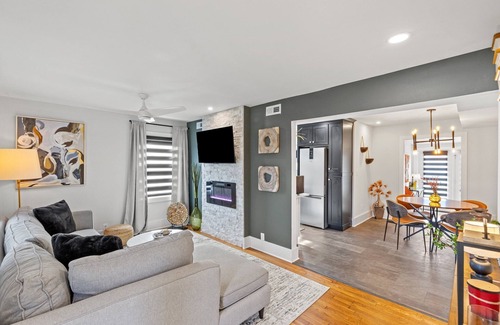 Lexington House | Charming 3-bedroom farmhouse in welcoming Lexington with WiFi, AC